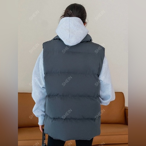 Oversized Puffer Vest ✨ - Picture 2 of 5